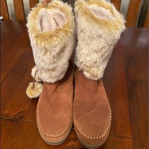 Toms Nepal boot. Brown faux suede with fur. Pom Pom detail in back.